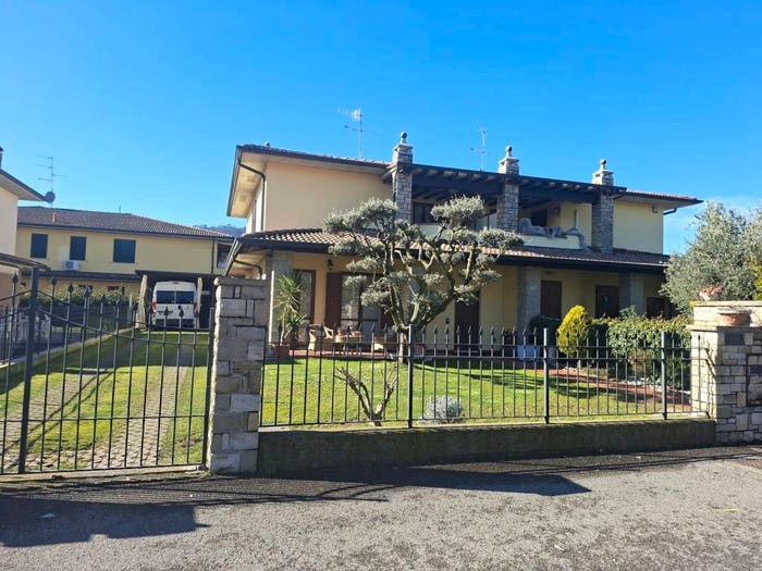 Casa quadrilocale in vendita in Via Beatrice Portinari, Villa Pedergnano, Erbusco