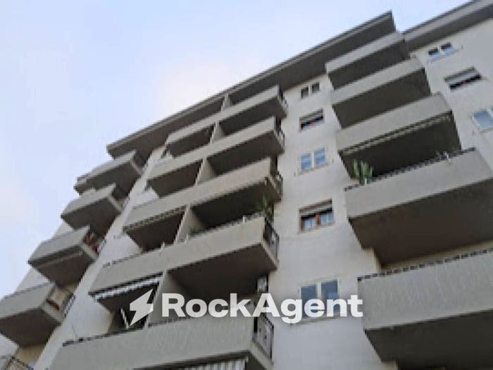 Appartamento con 6 locali in vendita in Viale degli Ulivi, Caulonia
