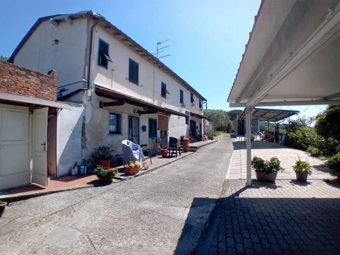 Casa con 6 locali in vendita in Massa e Cozzile