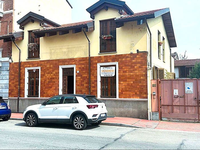 Casa con 6 locali in vendita in Via Torino, Nichelino