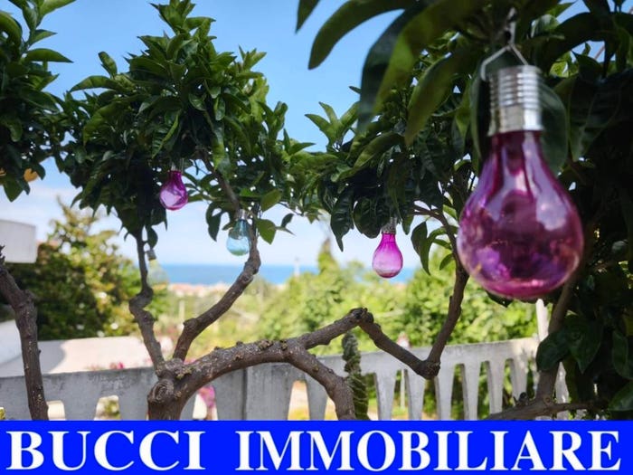 Casa con 6 locali in vendita in Strada Zanni, Colle del Telegrafo Colle Scorrano, Pescara