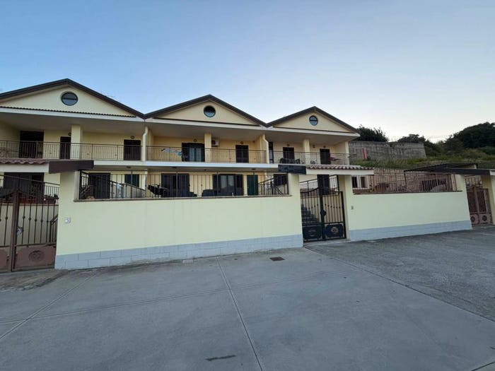 Appartamento quadrilocale in vendita in Via Antonio Izzi De Falenta, Fortuna Corvo, Catanzaro