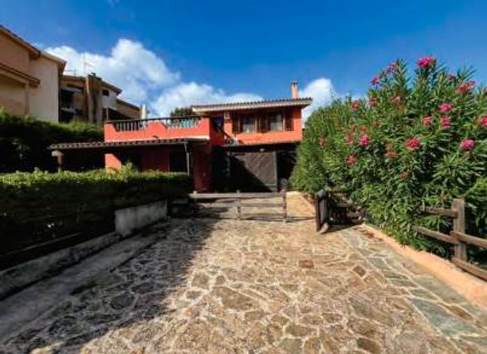 Appartamento trilocale in vendita in Via dei Gerani, Golfo Aranci