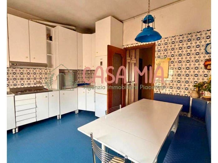Appartamento quadrilocale in vendita in Via Feliziani, Stadio, Piacenza
