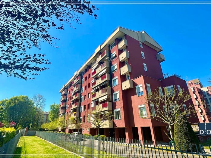 Appartamento trilocale in vendita in Via Giovan Battista Angioletti, Trenno, Milano