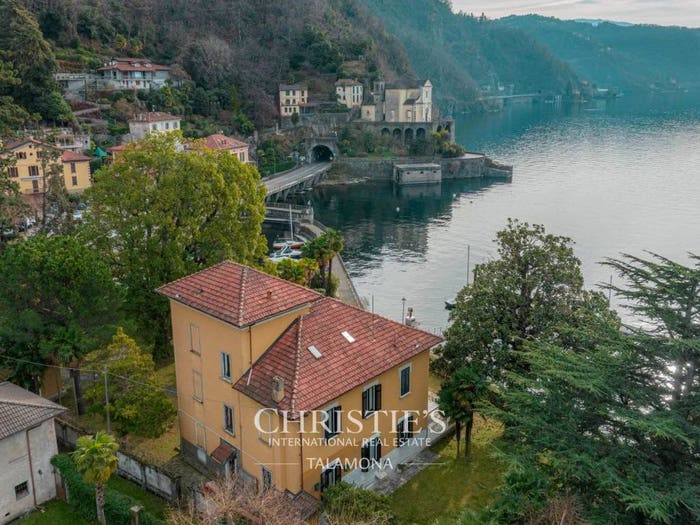 Casa con 5 locali in vendita in Via Volontari della Libertà, Maccagno, Maccagno con Pino e Veddasca
