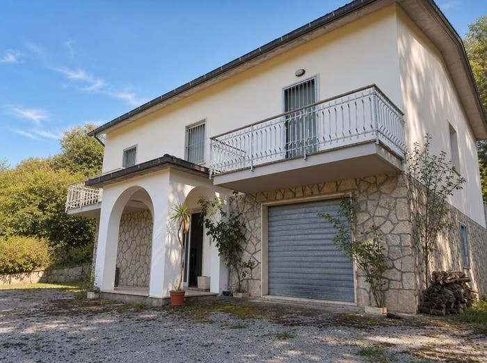 Casa con 6 locali in vendita in Contrada Gerosa, Comunanza