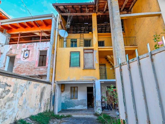 Casa con 6 locali in vendita in Casnigo