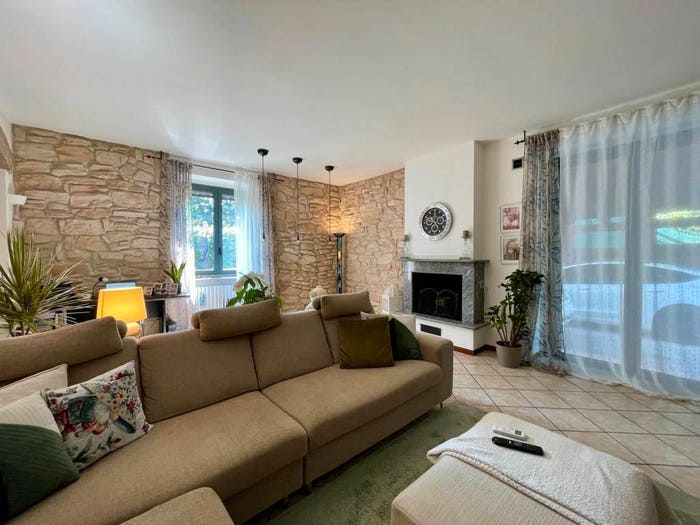 Casa con 6 locali in vendita in Via Sant'Agostino, Centro, Mariano Comense