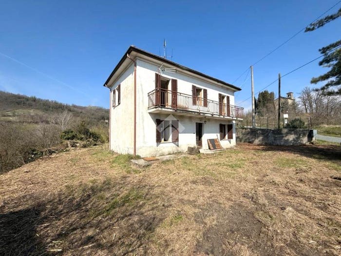 Casa con 6 locali in vendita in Via Poggio, Grognardo