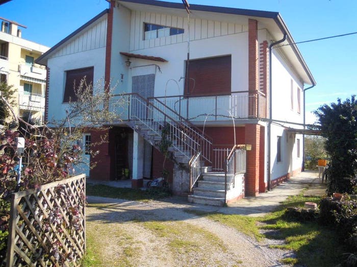 Casa con 6 locali in vendita in Vecchiazzano Ospedale, Forlì