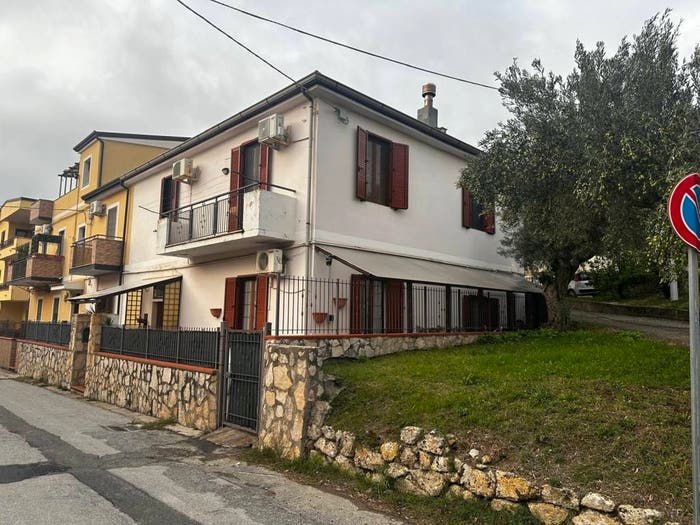 Casa con 6 locali in vendita in Via Orti, Gagliano, Catanzaro