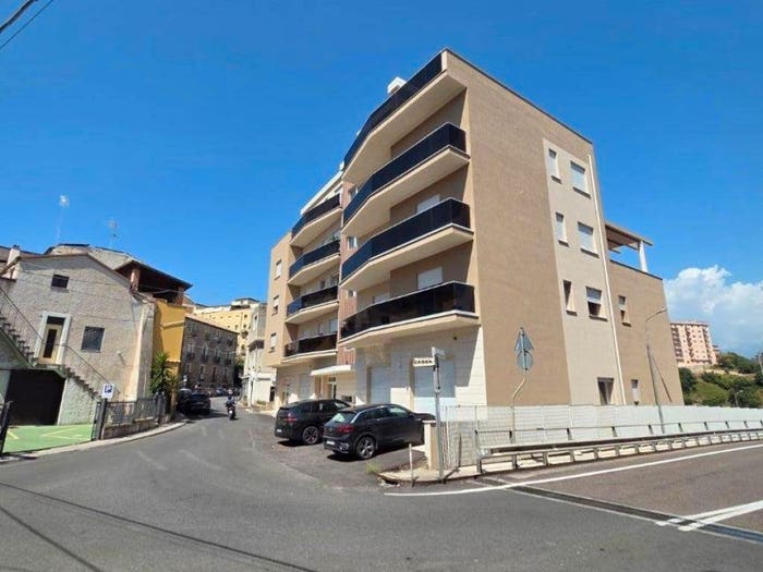 Appartamento trilocale in vendita in Via Francesco Acri, Centro Storico, Catanzaro