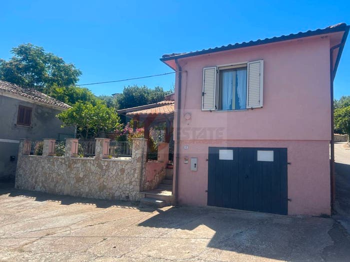 Casa trilocale in vendita in via Luzzati, Martis