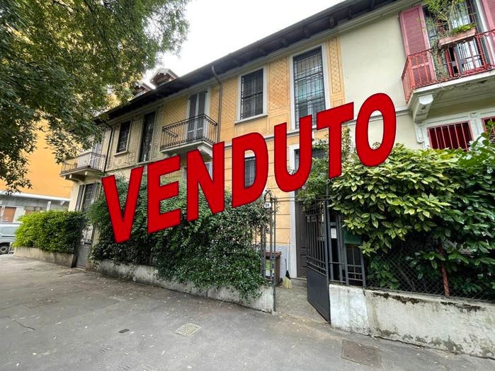 Casa con 6 locali in vendita in Via Sant'Eusebio, Dezza, Milano