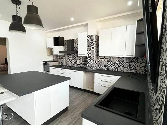 Casa con 6 locali in vendita in Via Della Resistenza SNC, Centro, Veglie