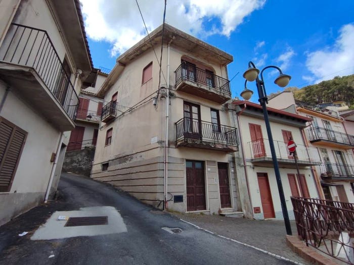 Casa con 6 locali in vendita in Via Molinella, Bafia, Castroreale
