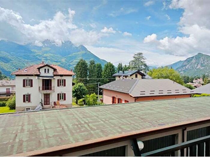 Appartamento quadrilocale in vendita in Via Guglielmo Marconi, Centro, Cremeno