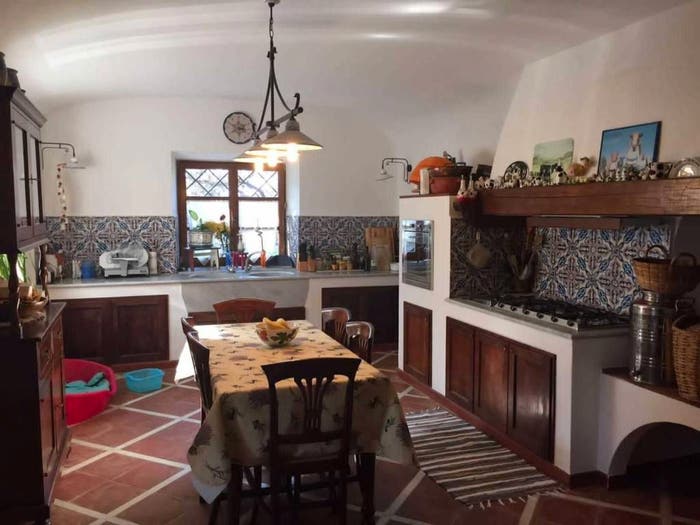 Casa con 6 locali in vendita in Via Canale, Colombiera Molicciara, Castelnuovo Magra