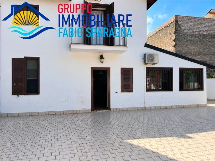 Casa quadrilocale in vendita in Via Caserta, Centro, Cellole