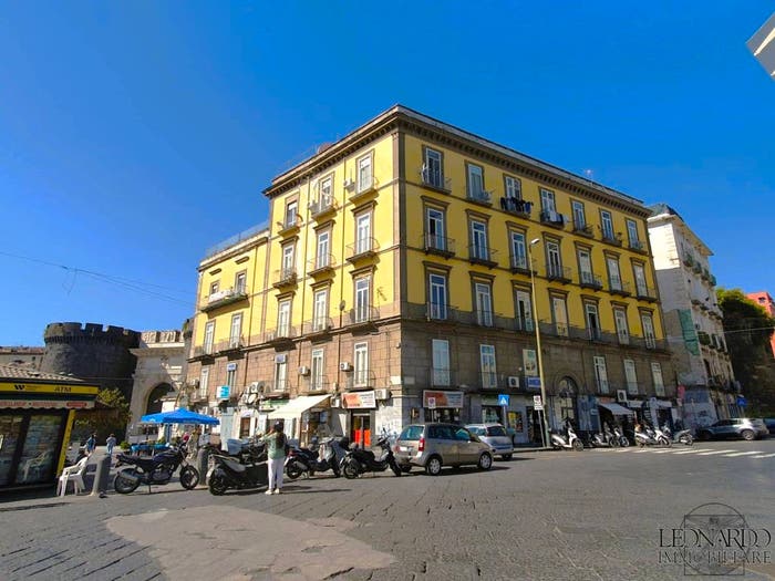 Appartamento con 6 locali in vendita in Via Cesare Rosaroll, Tribunali, Napoli
