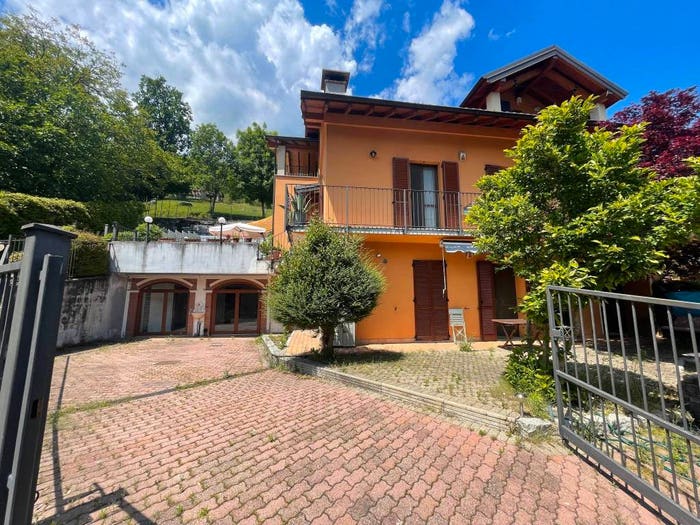 Appartamento con 5 locali in vendita in Via Guglielmo Marconi, Centro, Casale Corte Cerro