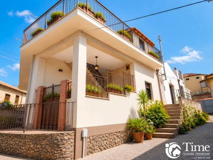 Casa trilocale in vendita in Via San Nicolò, Centro, Aci Catena