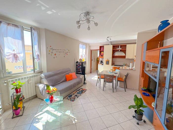 Appartamento trilocale in vendita in Vado Centro, Vado Ligure