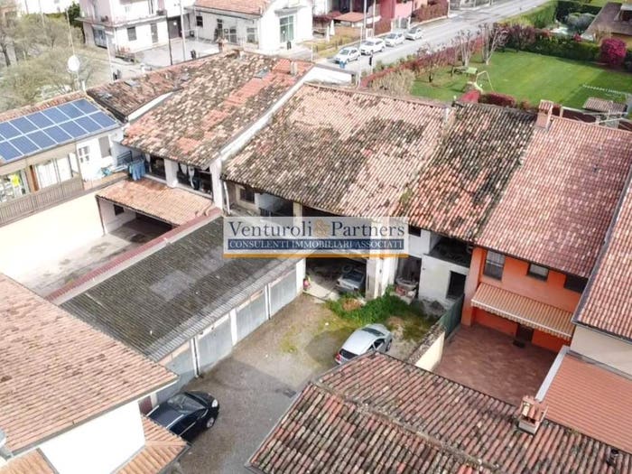 Casa con 6 locali in vendita in Via Carlo Alberto, Centro, Calcinato