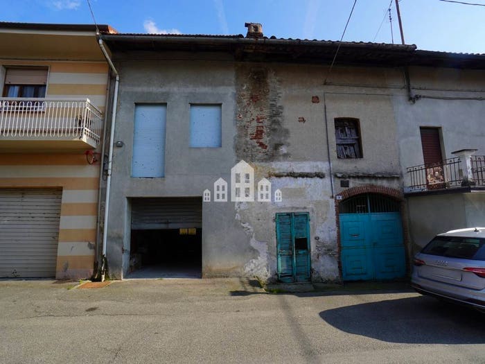 Casa con 6 locali in vendita in Via Lanfranco Chiaventone, Salassa
