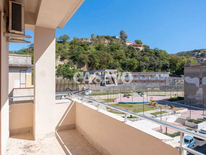 Appartamento trilocale in vendita in Via Timeo, Camaro Inferiore, Messina