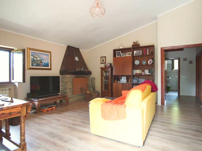 Appartamento quadrilocale in vendita in Via Castel Donato, Canale Monterano
