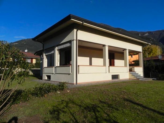 Casa con 6 locali in vendita in Camaiore Paese, Camaiore