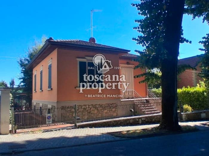 Casa con 6 locali in vendita in Centro, Barga