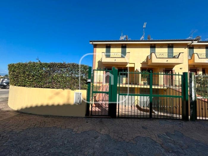 Casa con 6 locali in vendita in Via Velletri, Centro, Artena