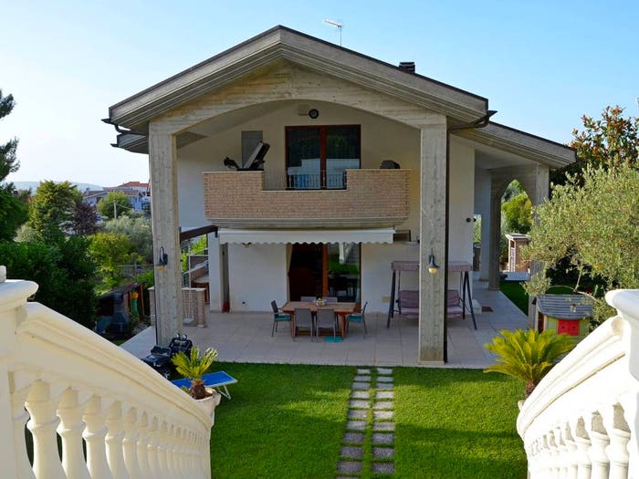 Casa con 6 locali in vendita in Strada Comunale per Spoltore, Montesilvano Colle, Montesilvano