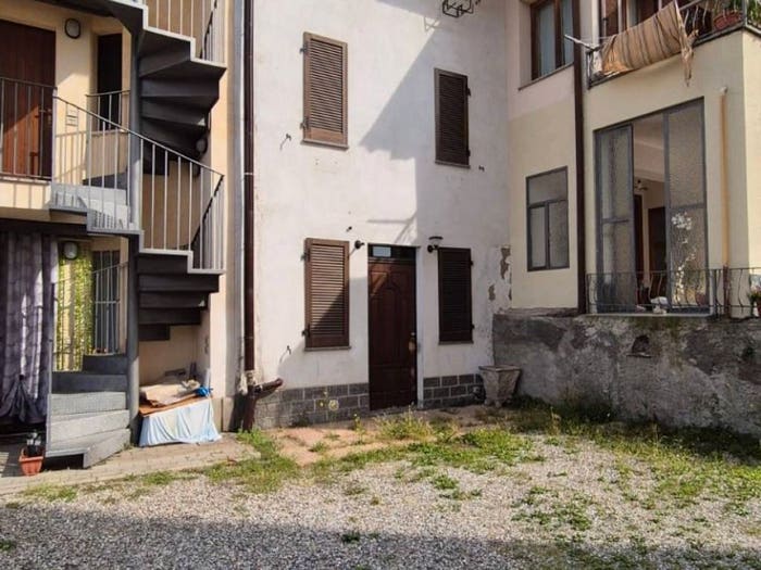 Casa quadrilocale in vendita in Via Giuseppe Garibaldi, Saltrio