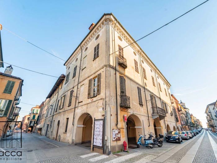 Casa con 6 locali in vendita in Via Roma, Centro, Fossano