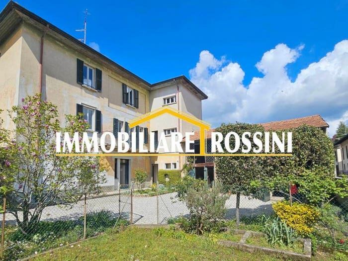 Casa con 6 locali in vendita in Via C Bernasconi, Centro, Malnate