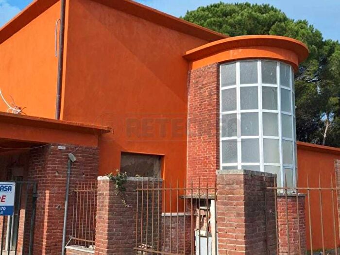 Casa quadrilocale in vendita in Viale del Tirreno, Calambrone, Pisa