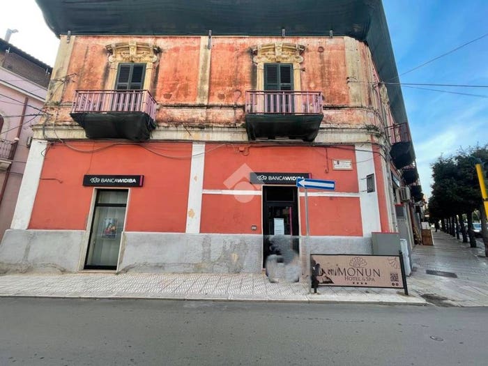 Appartamento con 6 locali in vendita in Via Armando Diaz, Grottaglie