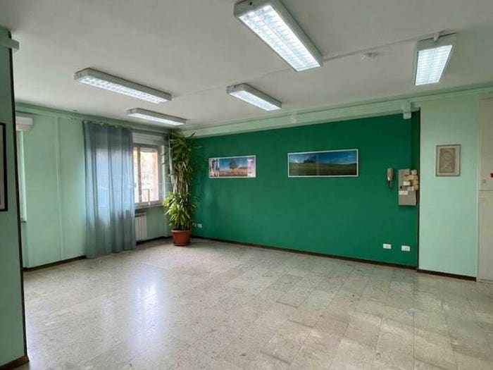 Appartamento con 6 locali in vendita in Piazzale Erfurt, Via Colombo, Piacenza