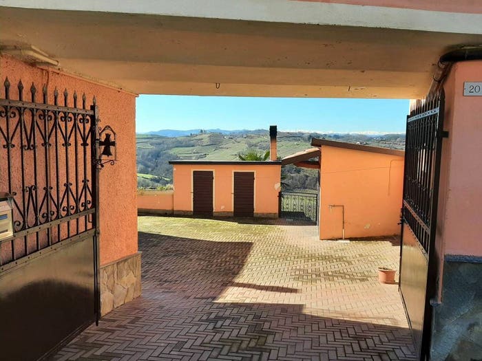 Casa con 5 locali in vendita in Regione Lacqua, Montabone
