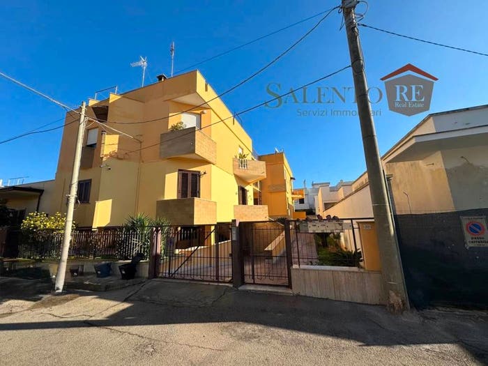 Appartamento con 5 locali in vendita in Via V Cuoco, Casarano