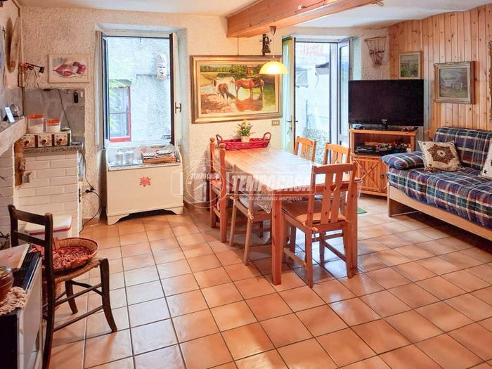 Casa trilocale in vendita in Piazza Gerolamo Pratobevera, Centro, Sormano