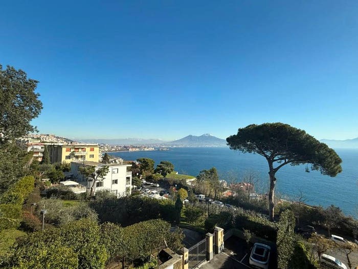 Appartamento con 6 locali in vendita in Via Francesco Petrarca, Posillipo, Napoli