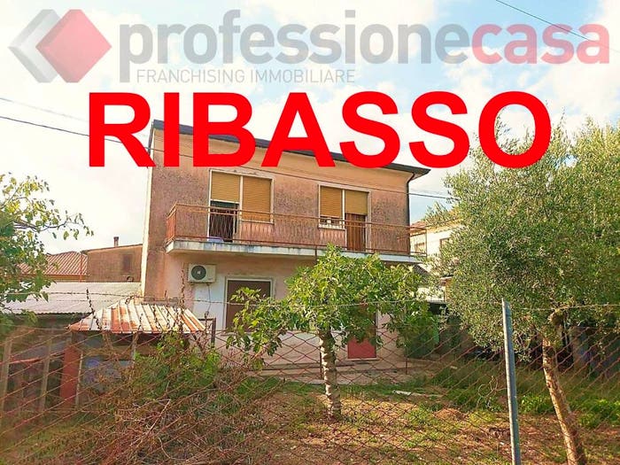 Casa quadrilocale in vendita in Via Casilina Sud, Centro, Castrocielo