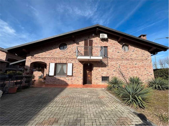 Casa con 6 locali in vendita in Via Del Temo, Cambiano