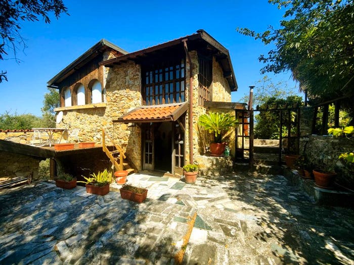 Casa con 6 locali in vendita in Strada Maciurina, Vallebona