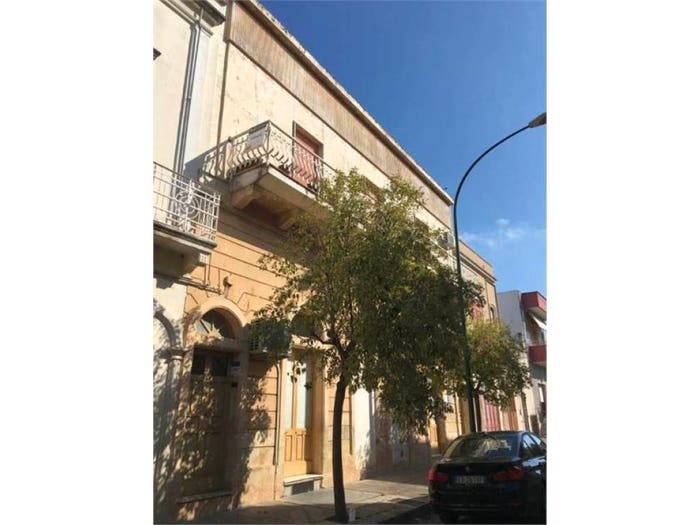 Casa con 6 locali in vendita in Via Conte Alberti, Collepasso